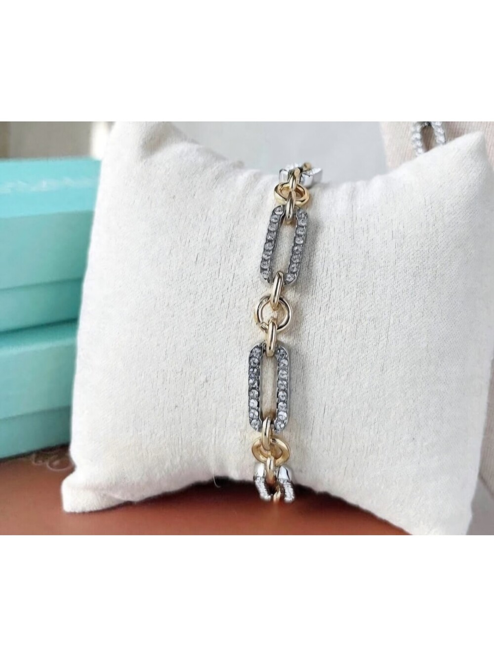 Arctic Bracelet - Sparkle Box